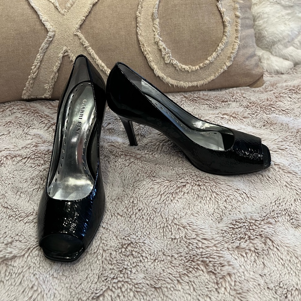 Gianni Bini Women’s Black heels, Size 8 - Picture 3 of 8